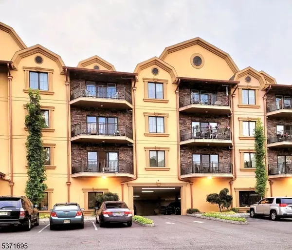 Woodland Park, NJ 07424,10 Lower Notch Rd #8