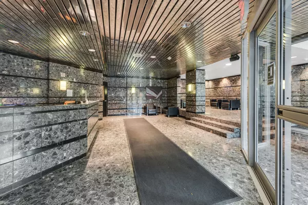 Toronto E07, ON M1S 5B2,4725 Sheppard AVE E #909