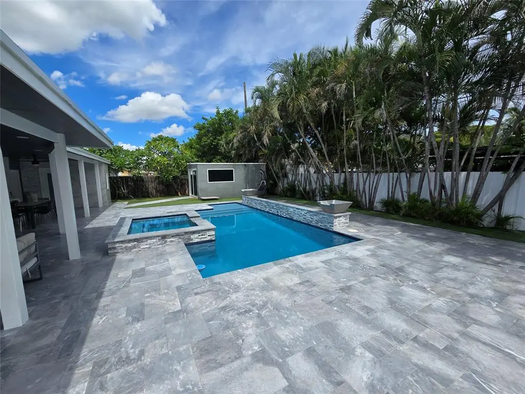 Pompano Beach, FL 33064,2340 NE 8th Ave