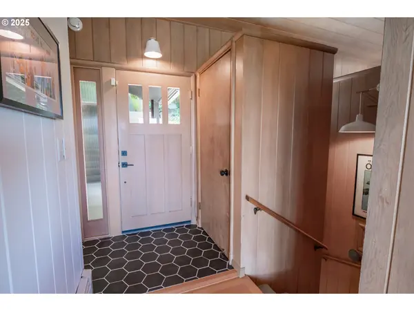 Eugene, OR 97403,275 SUNSET DR