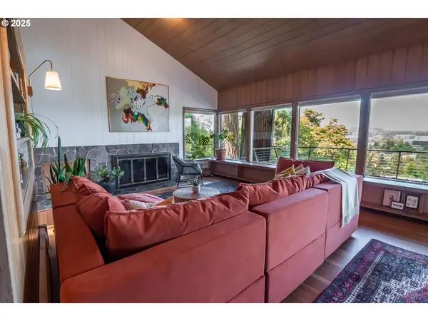 Eugene, OR 97403,275 SUNSET DR