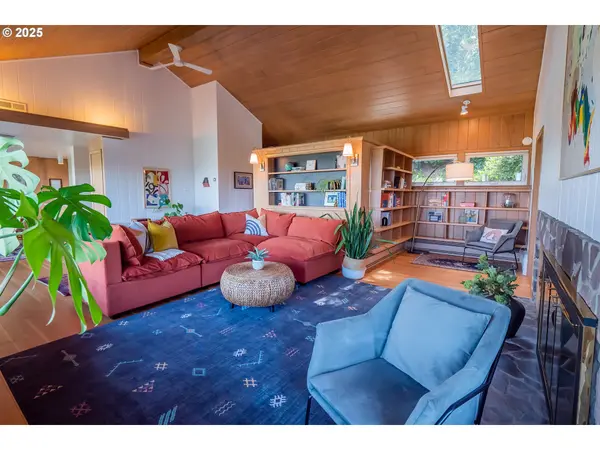 275 SUNSET DR, Eugene, OR 97403