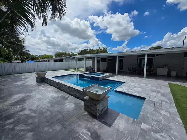 Pompano Beach, FL 33064,2340 NE 8th Ave