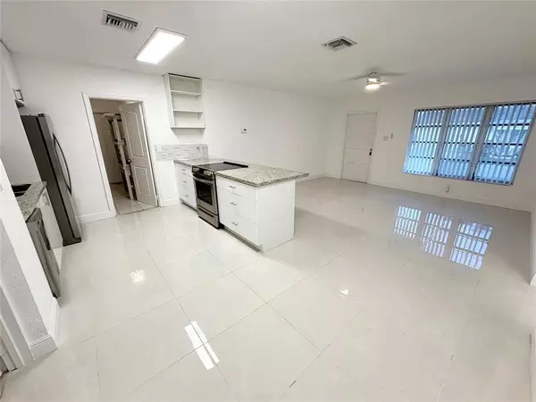 Tamarac, FL 33321,5719 NW 86th Ave