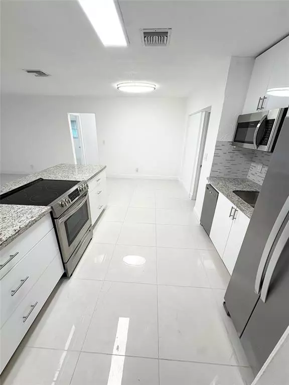 Tamarac, FL 33321,5719 NW 86th Ave