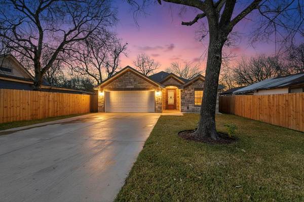 1006 W Brown Street, Ennis, TX 75119