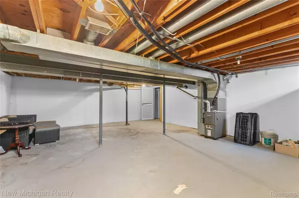 West Bloomfield, MI 48322,6103 Orchard Lake RD #201