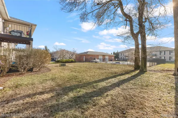 West Bloomfield, MI 48322,6103 Orchard Lake RD #201