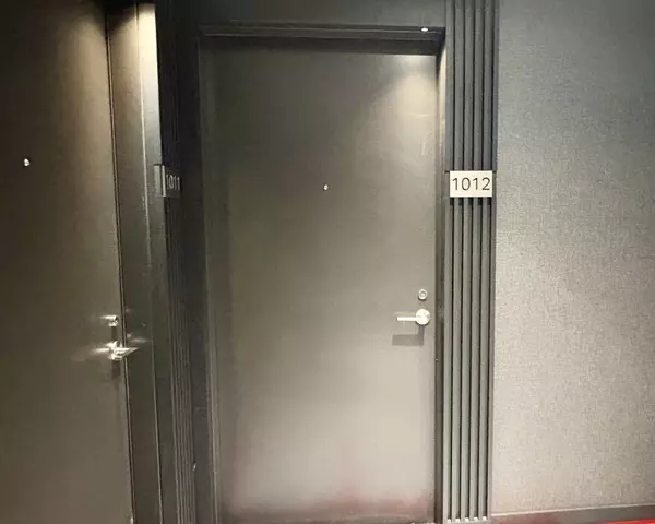 Toronto C10, ON M4P 0E9,120 Broadway AVE #1012N