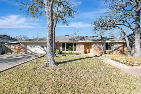 1761 Cynthia Lane, Hurst, TX 76054