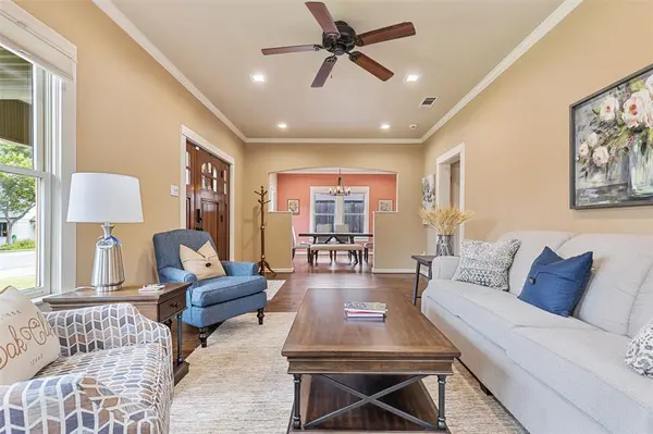 Dallas, TX 75208,932 N Windomere Avenue