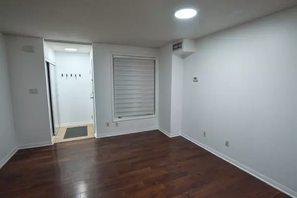 Toronto C01, ON M6K 3N4,70 Douro ST #113