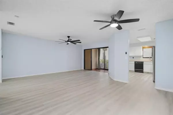 Hollywood, FL 33021,3351 Emerald Oaks Dr #103