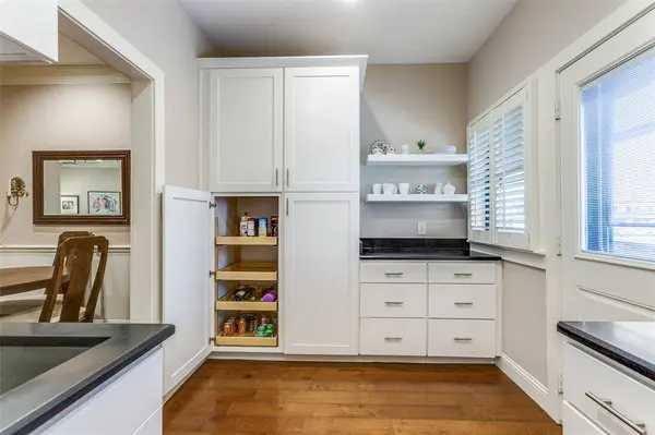 Dallas, TX 75230,10720 Park Village Place #D