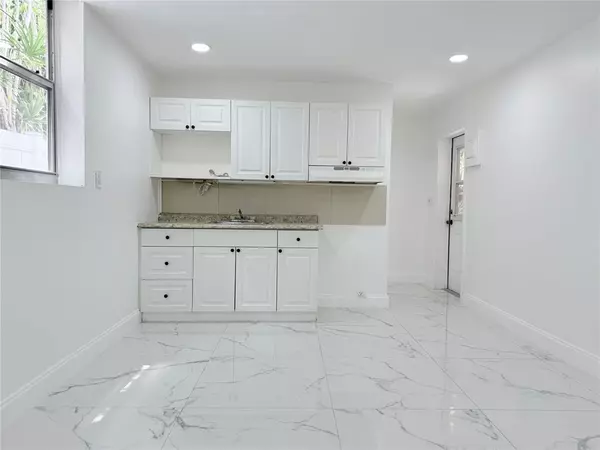 Hollywood, FL 33020,1850 Rodman St #4