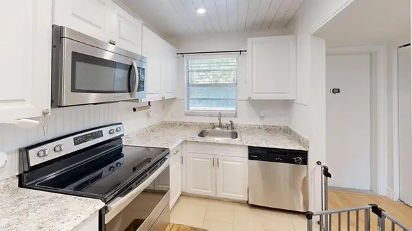 1630 Embassy Dr #105, West Palm Beach, FL 33401