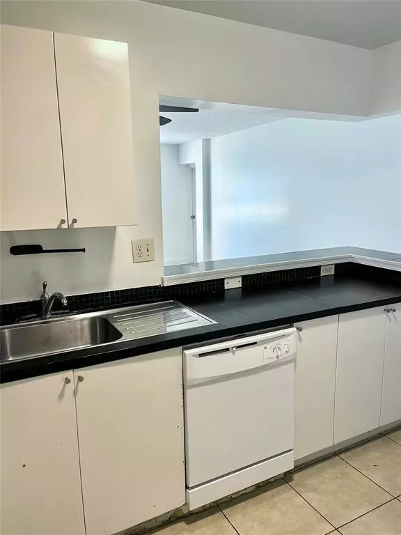 Deerfield Beach, FL 33064,4394 NW 9th Ave #21-2A