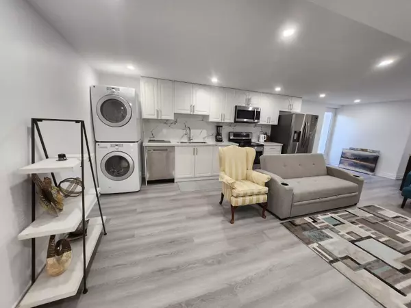 Springwater, ON L9X 0S8,174 Trail BLVD