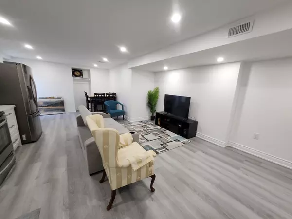 Springwater, ON L9X 0S8,174 Trail BLVD