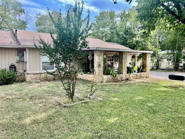 910 W Elm Street,  Stephenville,  TX 76401