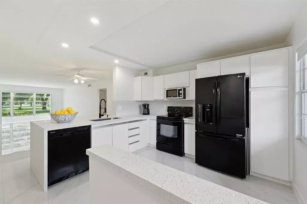 Coconut Creek, FL 33066,2202 Lucaya Bnd #M1