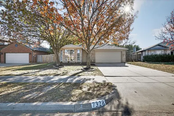 Benbrook, TX 76126,7328 Summerset Drive