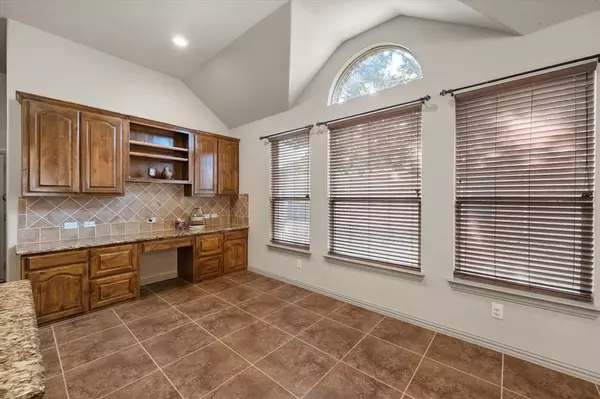 Arlington, TX 76001,8204 Summerleaf Drive