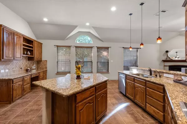 Arlington, TX 76001,8204 Summerleaf Drive