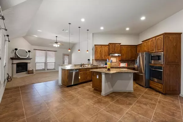 Arlington, TX 76001,8204 Summerleaf Drive