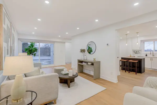 Pickering, ON L1W 1L4,925 Bayly ST #55