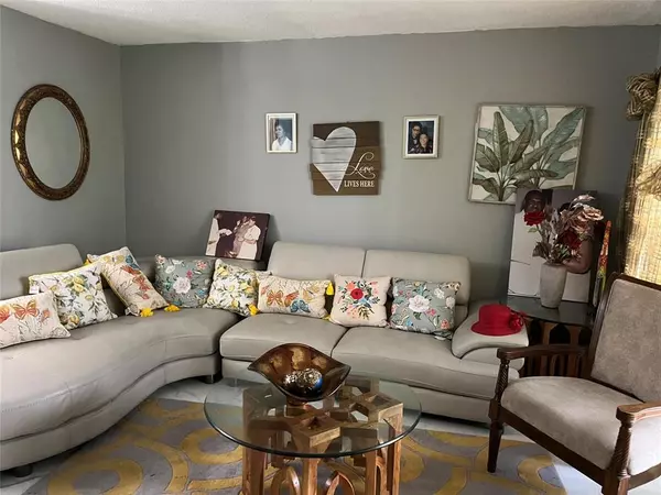 4171 NW 52nd Ave,  Lauderdale Lakes,  FL 33319