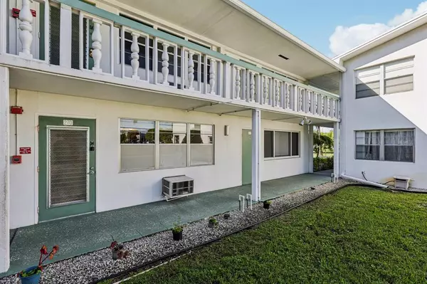 Deerfield Beach, FL 33442,270 Newport R #270