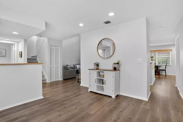 Coral Springs, FL 33071,11461 Lakeview Dr #8