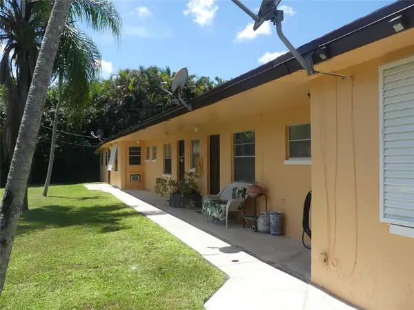 Davie, FL 33314,4725 SW 65th Ave