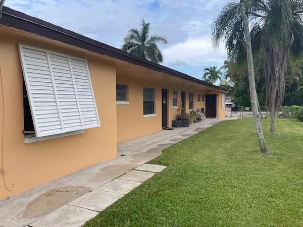 Davie, FL 33314,4725 SW 65th Ave