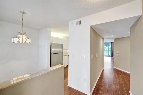 Tamarac, FL 33321,9563 Weldon Cir #D212