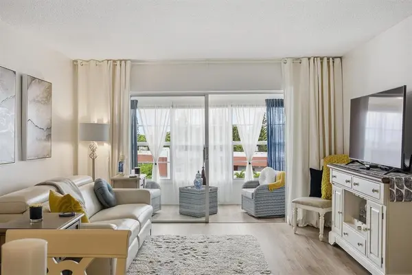 Lauderdale Lakes, FL 33313,2991 NW 46 Avenue #410