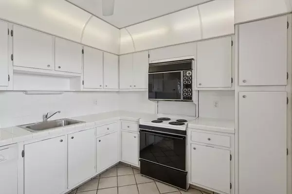 Pompano Beach, FL 33069,3960 Oaks Clubhouse Drive #502