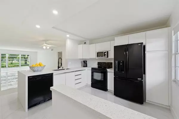 2202 Lucaya Bnd #M1, Coconut Creek, FL 33066