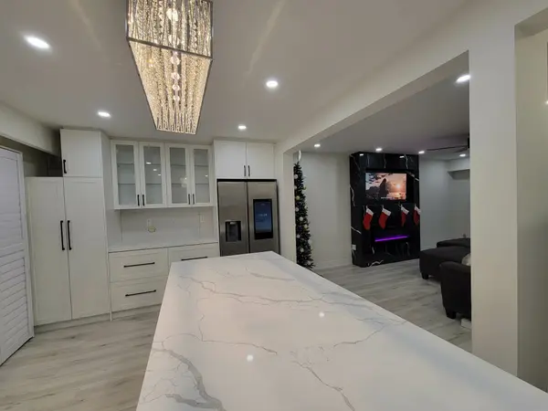 Mississauga, ON L5M 1W6,7 Merrydrew CT