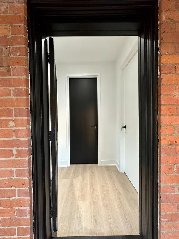 Toronto W03, ON M6E 3V4,24 St Clair GDNS #UPPER