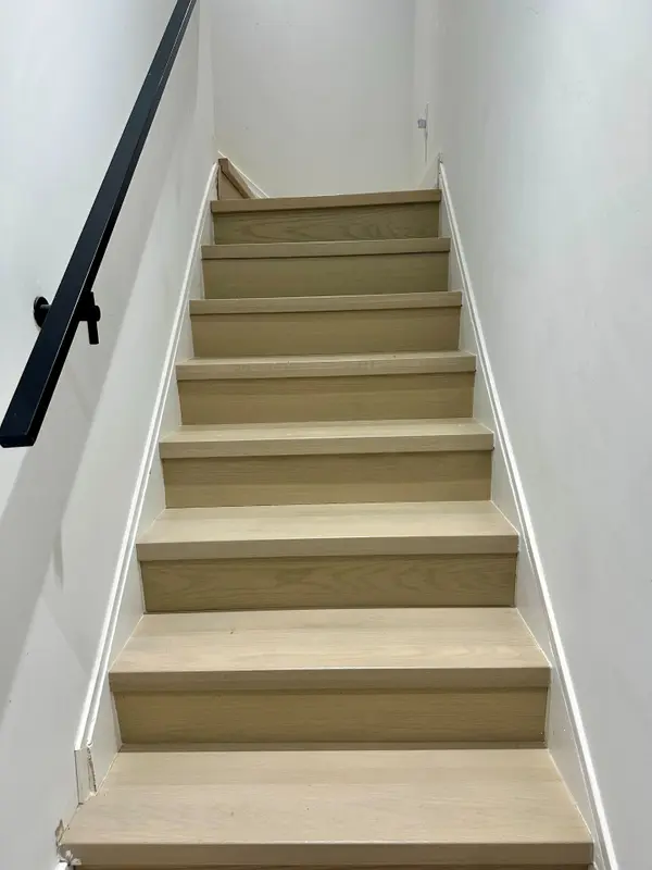 Toronto W03, ON M6E 3V4,24 St Clair GDNS #UPPER