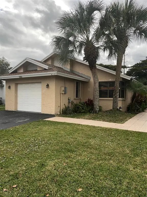 Sunrise, FL 33326,581 Lakeside Cir