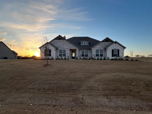 810 Valley Ridge Road, Van Alstyne, TX 75495