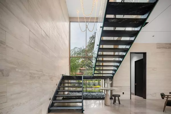 Dallas, TX 75229,10920 Strait Lane