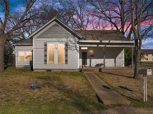 101 N Oak Street, Lorena, TX 76655