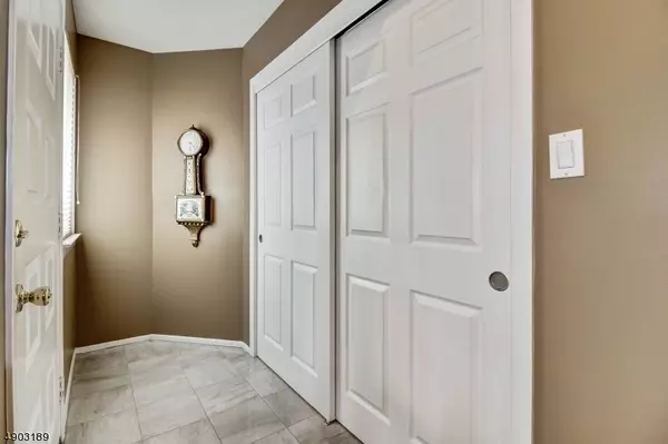 Florham Park Boro, NJ 07932,250 Ridgedale Ave #B 8