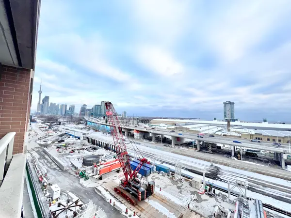 Toronto C01, ON M6K 3R3,75 East Liberty ST #906