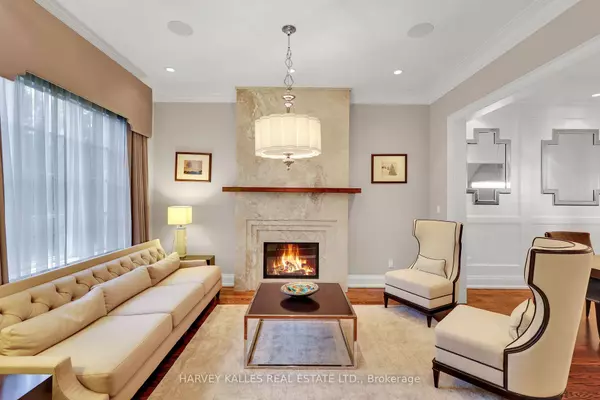 Toronto C02, ON M4V 1T4,62 Heath ST W