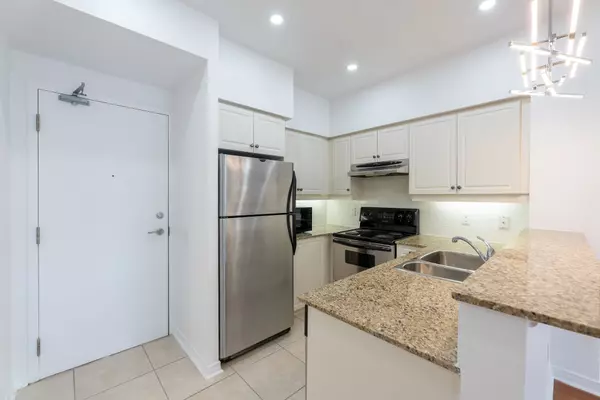 Toronto C04, ON M4R 2H8,451 Rosewell AVE #214